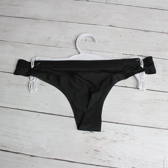 bebe Intimates Women's Thong Panties Size M Sexy Studded Black Pink - Picture 4 of 9